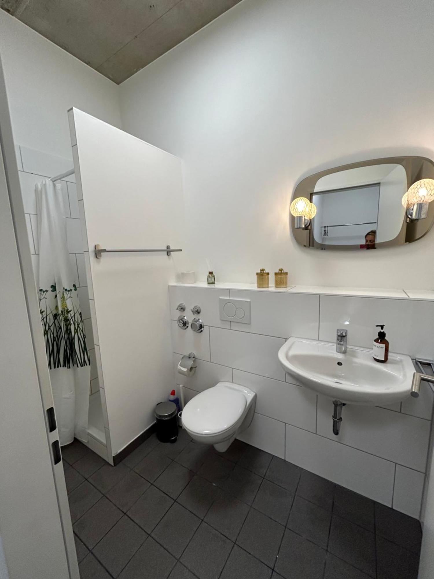 35 Qm Grosses Apartment Mit Eigenem Badezimmer In Den Elbvororten Гамбург Экстерьер фото